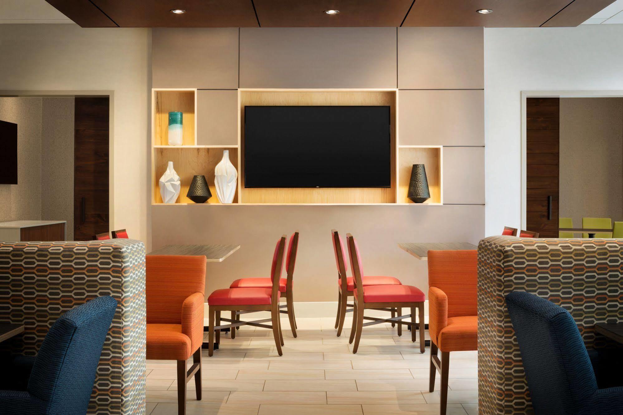 Holiday Inn Express & Suites - Columbus Airport East By Ihg Eksteriør billede