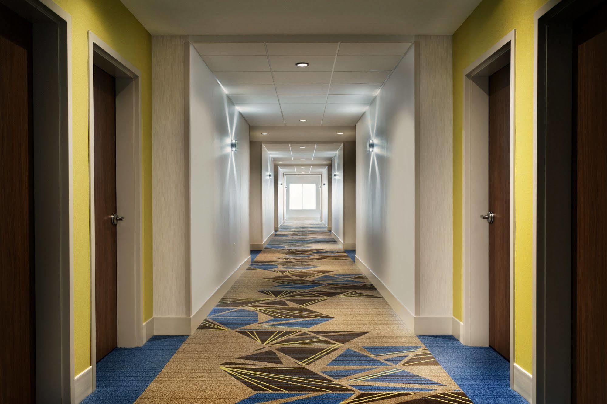 Holiday Inn Express & Suites - Columbus Airport East By Ihg Eksteriør billede